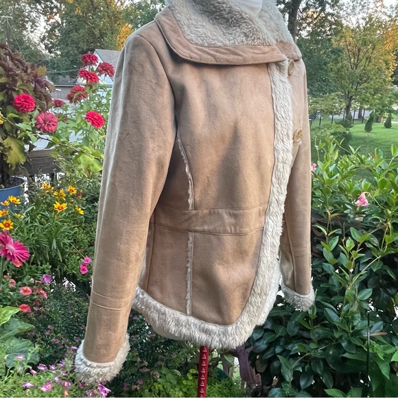 Columbia Sportswear Company Faux Shearling and Suede Short Coat Size Small - Picture 7 of 15